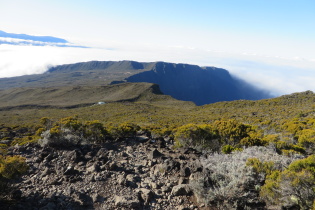 Vu sur le refuge depuis le Piton des Neiges